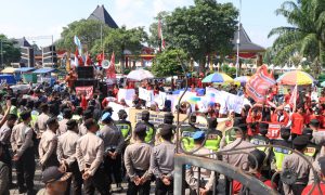 Pengamanan Humanis, Aksi Damai Peringatan May Day di Kab. Madiun Kondusif