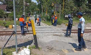 Lagi, KAI Daop 7 Madiun Lakukan Normalisasi Jalur lintas di Kabupaten Blitar IMG_20260514_113214