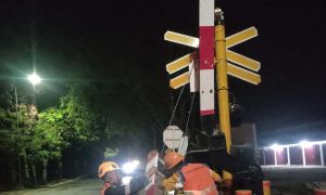 Palang Pintu Tertemper Motor, KAI Daop 7 Madiun Pastikan Perjalanan Kereta Tak Terganggu palang pintu001